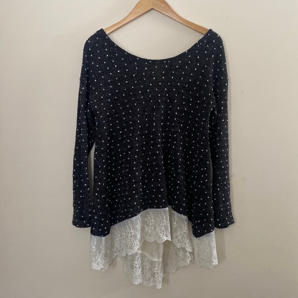 A’reve dot sweater with lace detail